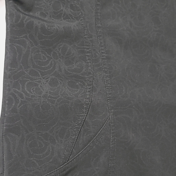 Kirkland  signature woman's full zip jacket  soft shell utility jacket. - Picture 9 of 15